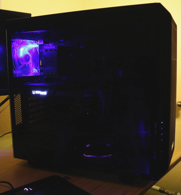 Geschlossene Ansicht neuer Tower mit Hardware